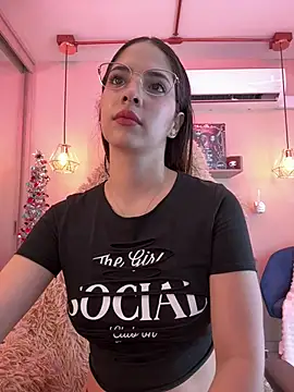 Snapshot of Zoe_Bae chatting on January 5, 3:45 pm Zoe Bae online show from January 5, 3:45 pm