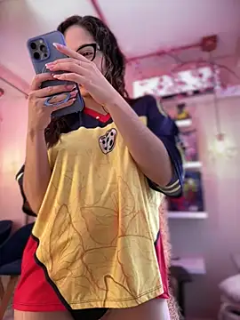 Zoe Bae online show from July 3, 9:10 pm