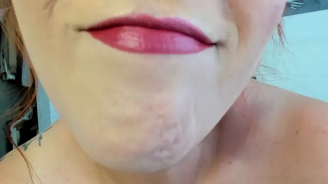 Snapshot of SexyCaitlynHot chatting on November 5, 8:09 pm SexyCaitlynHot online show from November 5, 8:09 pm