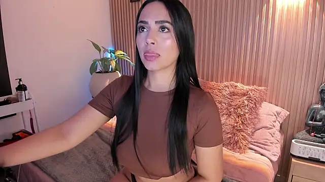 Snapshot of AMELIE_xx chatting on February 21, 2:45 am AMELIE xx online show from February 21, 2:45 am