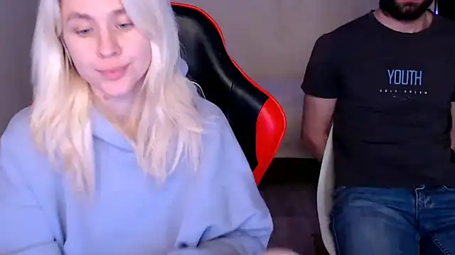 Snapshot of Mila_Jon chatting on December 7, 1:07 pm Mila Jon online show from December 7, 1:07 pm