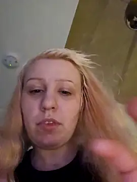 Snapshot of NikiFm chatting on February 1, 2:32 am NikiFm online show from February 1, 2:32 am