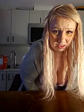 Snapshot of NikiFm chatting on February 3, 7:24 am NikiFm online show from February 3, 7:24 am