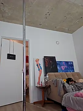 Snapshot of NikiFm chatting on February 10, 11:31 pm NikiFm online show from February 10, 11:31 pm