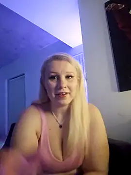 Snapshot of NikiFm chatting on February 13, 5:58 am NikiFm online show from February 13, 5:58 am