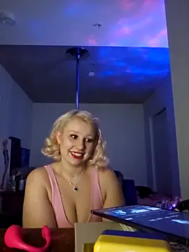 Snapshot of NikiFm chatting on February 15, 8:02 am NikiFm online show from February 15, 8:02 am