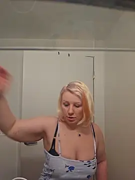 Snapshot of NikiFm chatting on February 19, 5:36 am NikiFm online show from February 19, 5:36 am