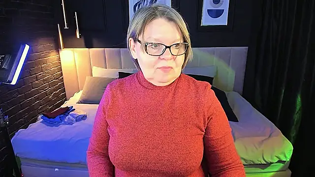 Snapshot of Shannonshine chatting on February 3, 1:05 pm Shannonshine online show from February 3, 1:05 pm