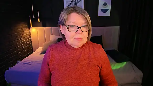 Snapshot of Shannonshine chatting on February 10, 10:19 am Shannonshine online show from February 10, 10:19 am