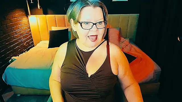 Snapshot of Shannonshine chatting on February 14, 5:59 am Shannonshine online show from February 14, 5:59 am