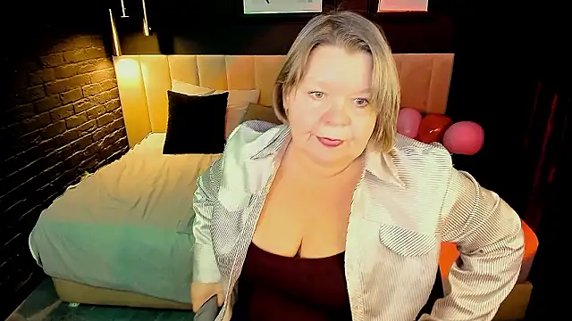 Snapshot of Shannonshine chatting on February 18, 1:40 pm Shannonshine online show from February 18, 1:40 pm