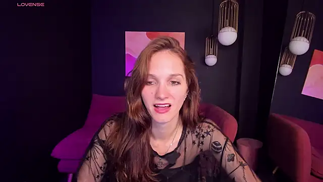 Snapshot of MirandaGlow chatting on December 20, 11:54 am MirandaGlow online show from December 20, 11:54 am