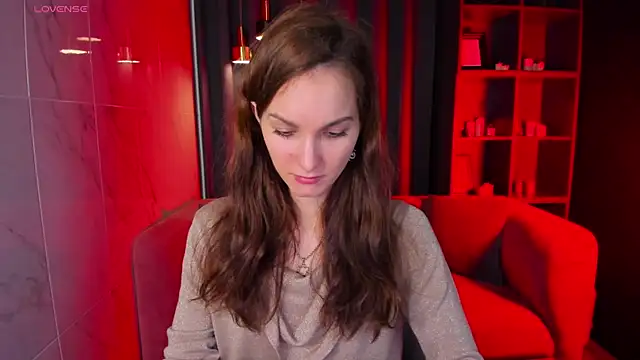 Snapshot of MirandaGlow chatting on March 21, 5:43 am MirandaGlow online show from March 21, 5:43 am