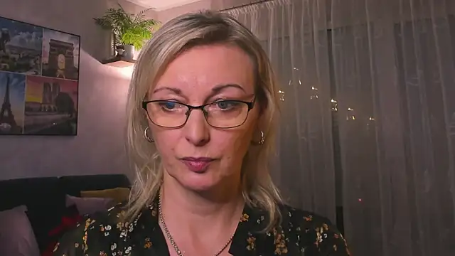 vanessa chat online show from December 23, 6:05 pm