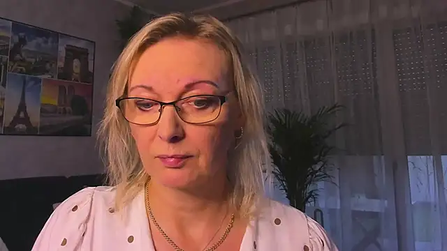 vanessa chat online show from November 18, 2:32 pm