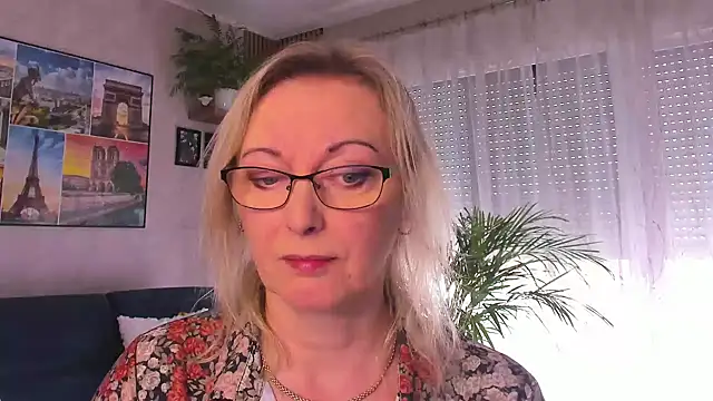 vanessa chat online show from April 12, 1:27 pm