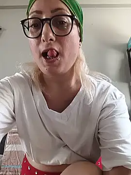 bisexyelizz online show from June 4, 2:23 pm