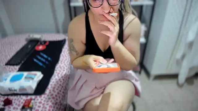 Snapshot of bisexyelizz chatting on July 1, 9:25 pm bisexyelizz online show from July 1, 9:25 pm