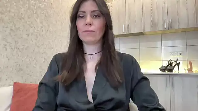 Snapshot of HotyWinter chatting on April 3, 5:38 am HotyWinter online show from April 3, 5:38 am