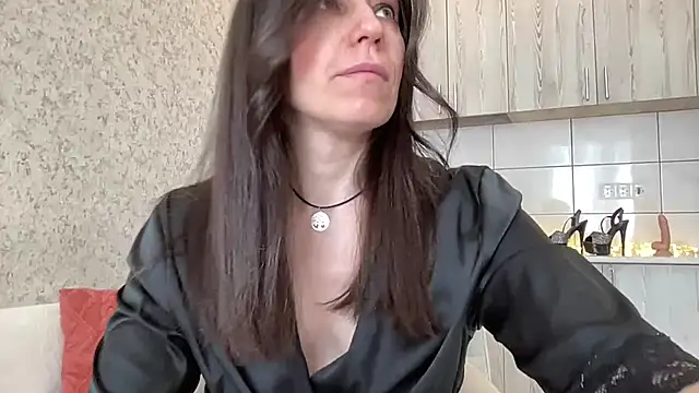 Snapshot of HotyWinter chatting on April 11, 4:50 am HotyWinter online show from April 11, 4:50 am