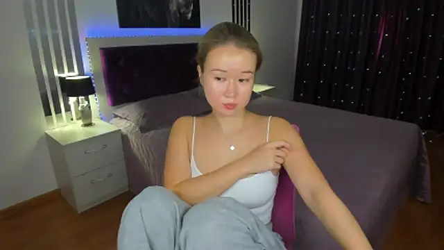 Snapshot of PollyOcean chatting on October 25, 9:50 am PollyOcean online show from October 25, 9:50 am