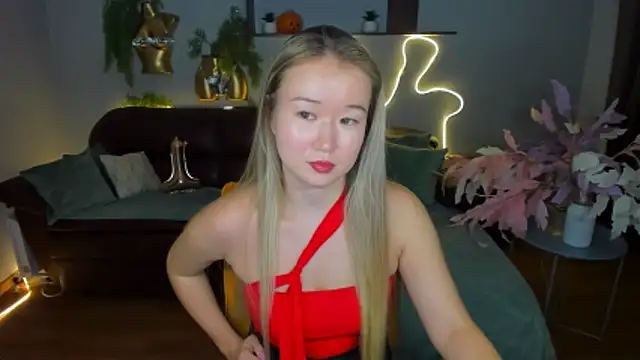 Snapshot of PollyOcean chatting on October 28, 11:25 am PollyOcean online show from October 28, 11:25 am