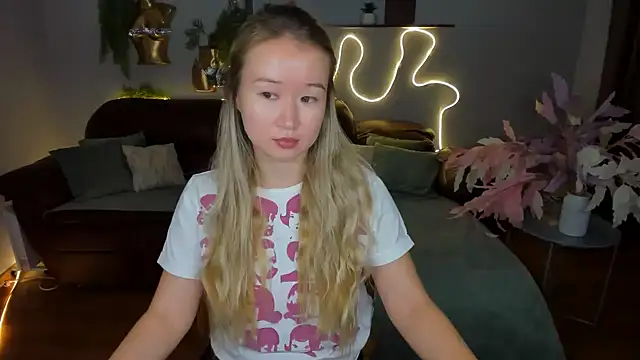 Snapshot of PollyOcean chatting on October 30, 11:22 am PollyOcean online show from October 30, 11:22 am