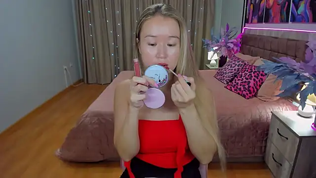 Snapshot of PollyOcean chatting on November 9, 10:57 am PollyOcean online show from November 9, 10:57 am