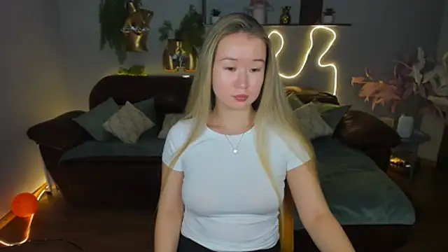 Snapshot of PollyOcean chatting on November 17, 10:54 am PollyOcean online show from November 17, 10:54 am