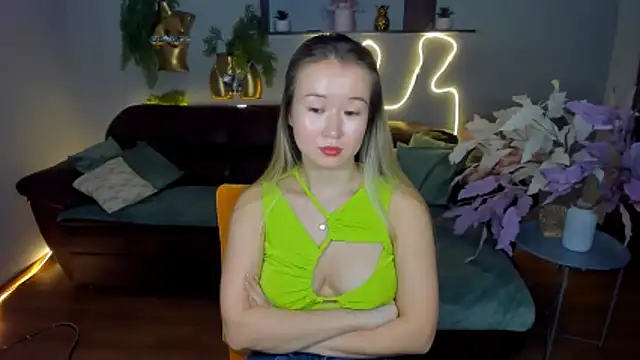 Snapshot of PollyOcean chatting on December 4, 9:51 am PollyOcean online show from December 4, 9:51 am