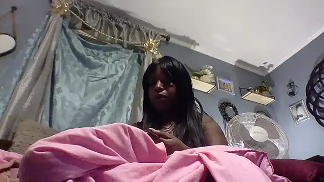 msdeedee online show from December 18, 2:01 pm