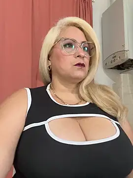 Snapshot of x_elena_x chatting on March 3, 9:59 am x elena x online show from March 3, 9:59 am