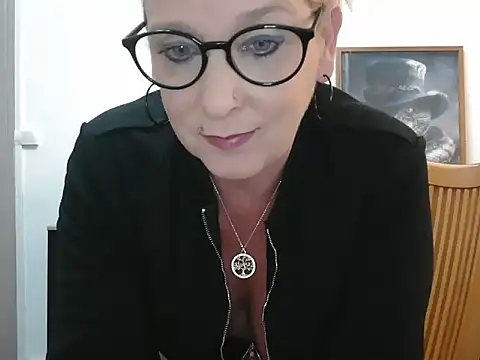 Snapshot of lilie69 chatting on March 16, 6:12 pm lilie69 online show from March 16, 6:12 pm