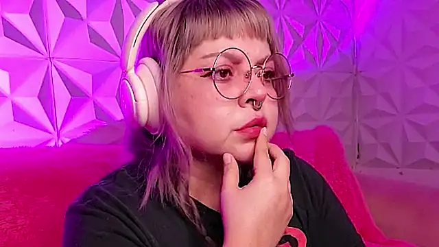 Satyn doll online show from November 8, 10:30 pm