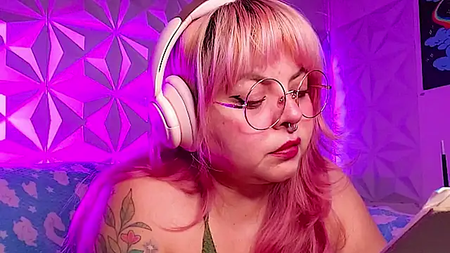 Satyn doll online show from March 8, 9:40 pm