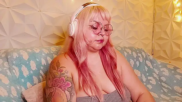Snapshot of Satyn_doll chatting on June 11, 12:32 am Satyn doll online show from June 11, 12:32 am