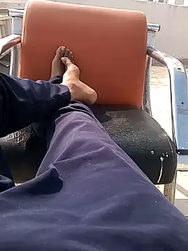 Snapshot of indianguy21 chatting on December 22, 5:32 pm indianguy21 online show from December 22, 5:32 pm