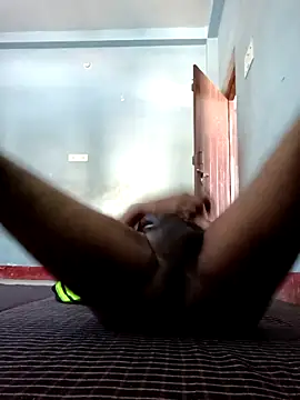 Snapshot of indianguy21 chatting on March 4, 6:04 am indianguy21 online show from March 4, 6:04 am