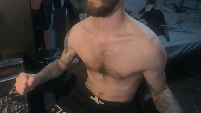 Snapshot of SexxxyLouis chatting on May 9, 8:19 am SexxxyLouis online show from May 9, 8:19 am