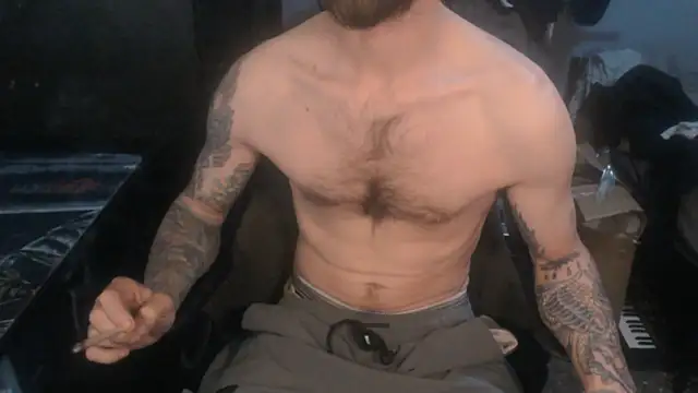 Snapshot of SexxxyLouis chatting on May 17, 5:53 pm SexxxyLouis online show from May 17, 5:53 pm