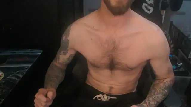 Snapshot of SexxxyLouis chatting on June 2, 4:09 pm SexxxyLouis online show from June 2, 4:09 pm