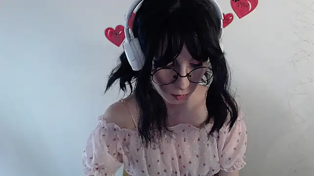  Hanna Moon  online show from March 12, 1:50 pm