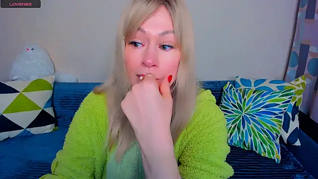 EllenMoore online show from April 5, 3:04 am