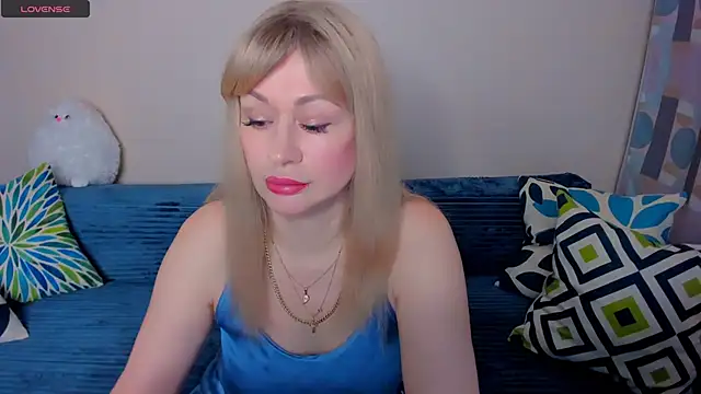 EllenMoore online show from April 19, 3:06 am