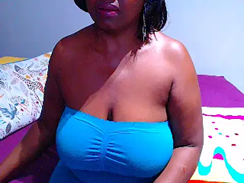Snapshot of BootyliciousAssxxx chatting on December 4, 12:19 am BootyliciousAssxxx online show from December 4, 12:19 am