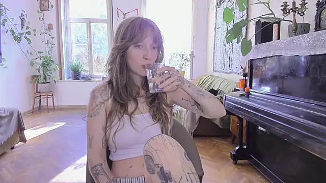 Miranda2 0 online show from October 10, 6:12 am