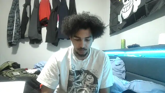 Snapshot of bigdickjojo69 chatting on January 13, 10:15 pm bigdickjojo69 online show from January 13, 10:15 pm