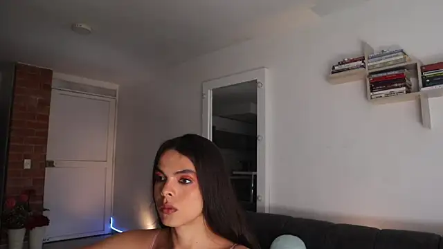  Vahos  online show from March 25, 7:09 pm