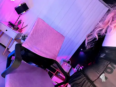 Snapshot of YOURGODDESSMONICA chatting on November 14, 6:01 am YOURGODDESSMONICA online show from November 14, 6:01 am