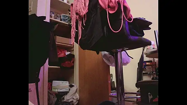 Snapshot of Mikela_Alexa chatting on December 6, 4:06 pm Mikela Alexa online show from December 6, 4:06 pm